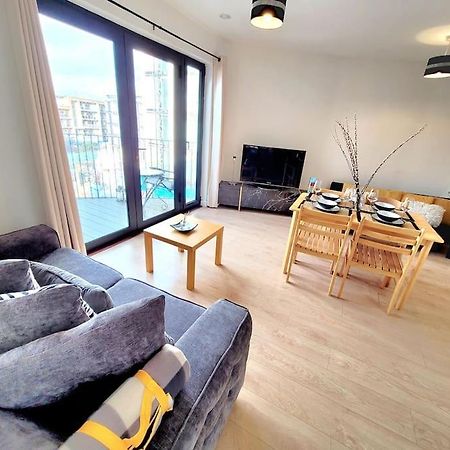Battersea Power Station Suite Лондон Екстер'єр фото