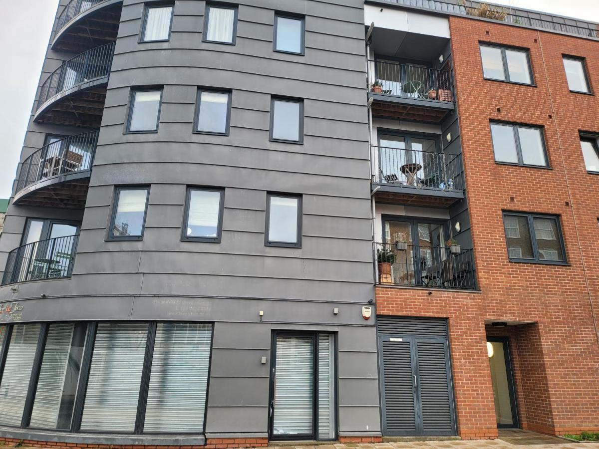 Battersea Power Station Suite Лондон Екстер'єр фото