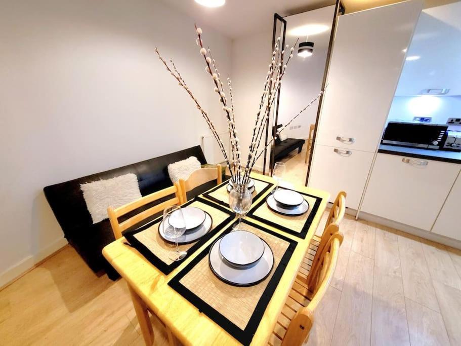 Battersea Power Station Suite Лондон Екстер'єр фото