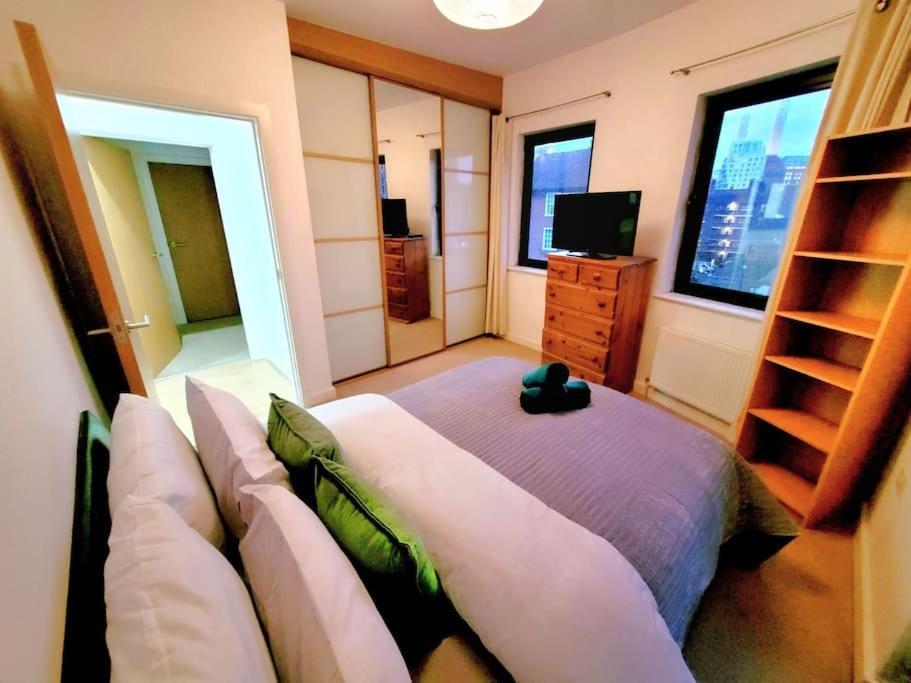 Battersea Power Station Suite Лондон Екстер'єр фото