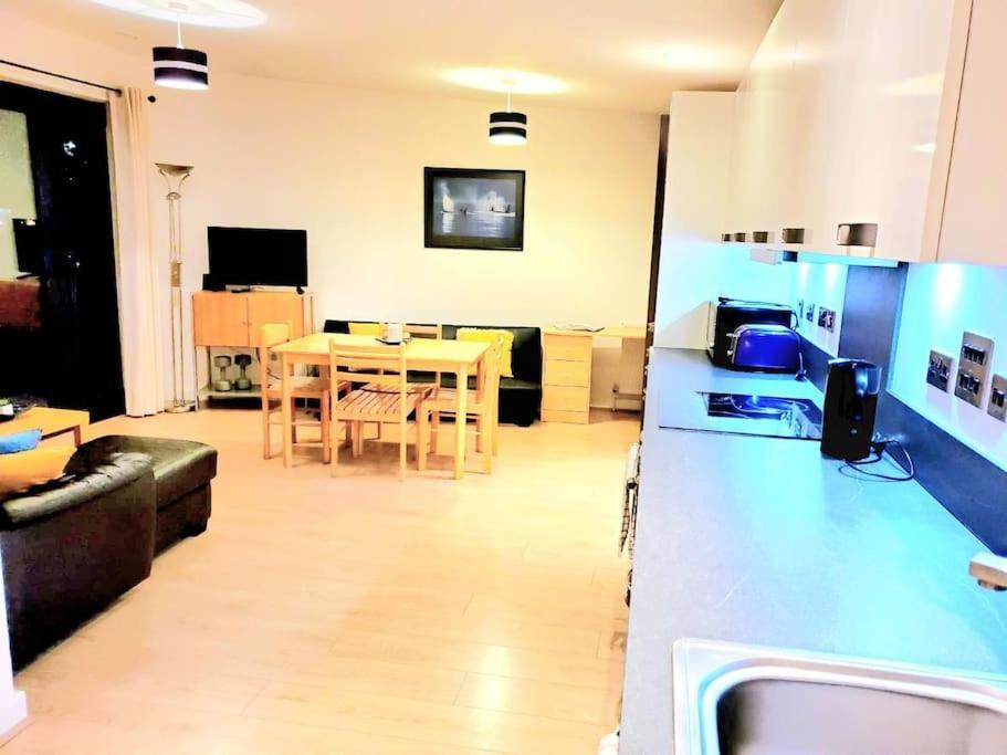 Battersea Power Station Suite Лондон Екстер'єр фото