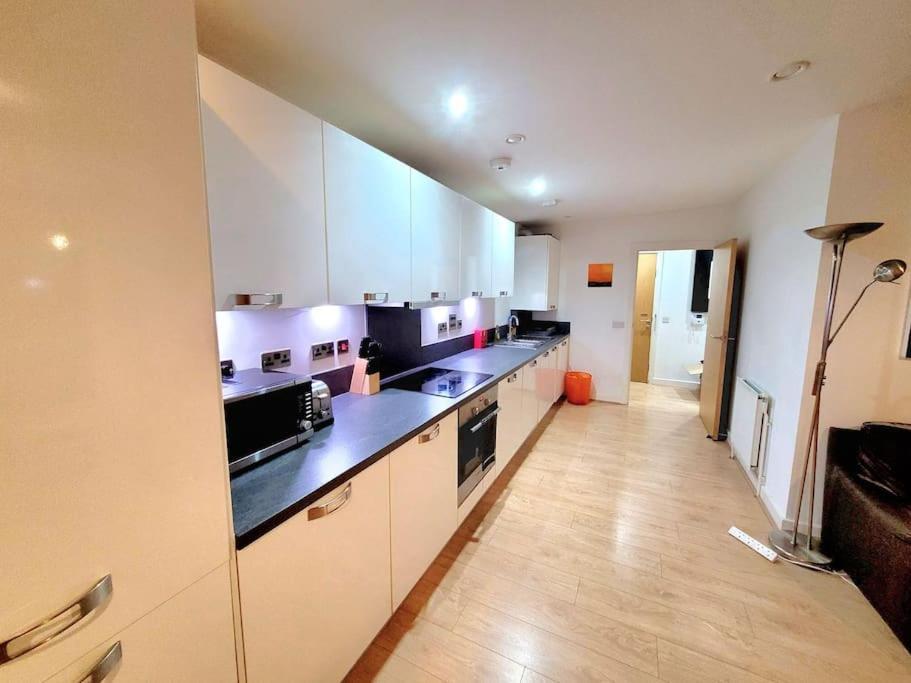 Battersea Power Station Suite Лондон Екстер'єр фото