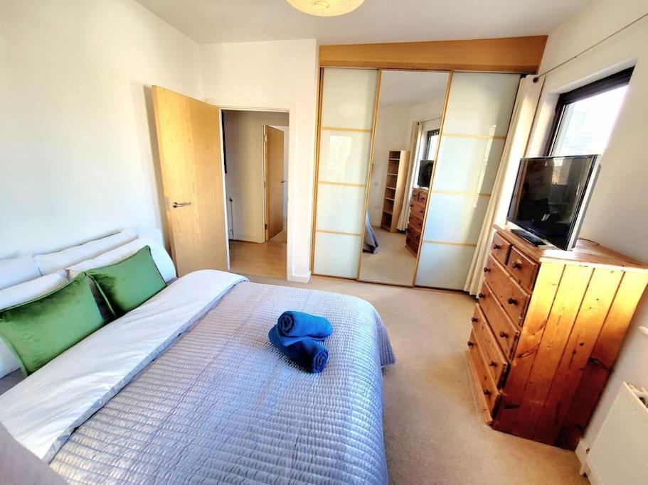 Battersea Power Station Suite Лондон Екстер'єр фото